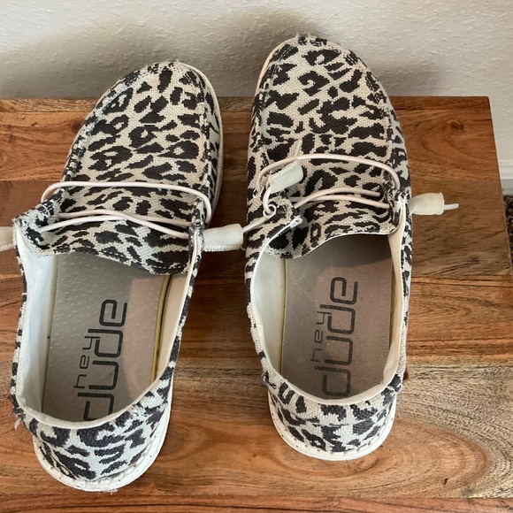 EUC, Hey Dude Woven Cheetah Gray Shoes, Women Size 8 - Picture 6 of 11